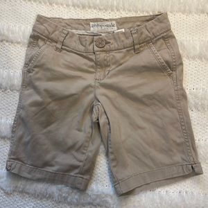 AéRopostale stretch khaki Bermuda shorts junior women’s size 00 Cotton tan Beige